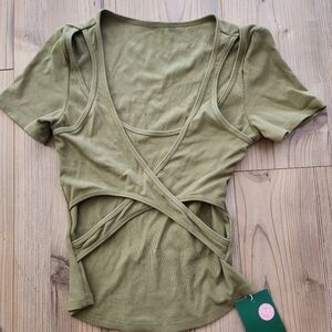 Halara Cross-over Tee, S